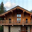 Conception architecturale chalet bois personnalisé dans paysage montagnard